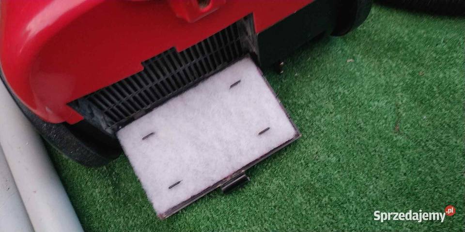 Czerwony odkurzacz Zanussi 1400W SL225B ZAN2305 sprzedam