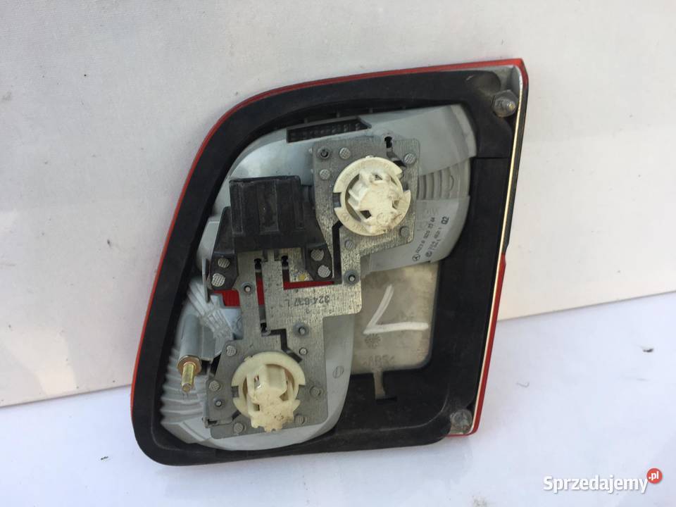 MERCEDES EKLASA W210  LEWA LAMPA W KLAPĘ