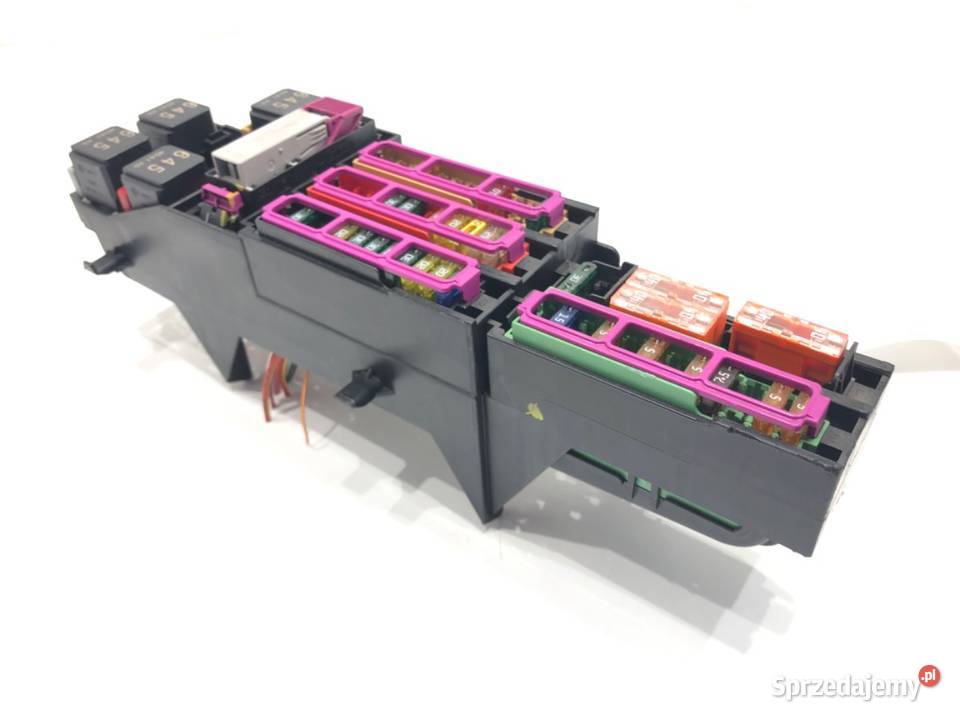 SKRZYNKA BEZPIECZNIKÓW AUDI A6 C7 Kombi 1118 20