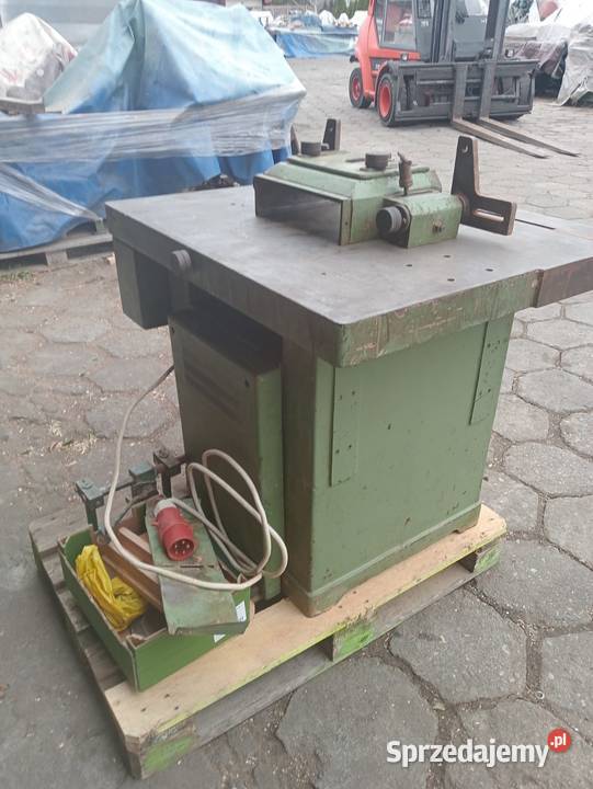 Frezarka dolnowrzecionowa z wózkiem Gomad Wejherowo