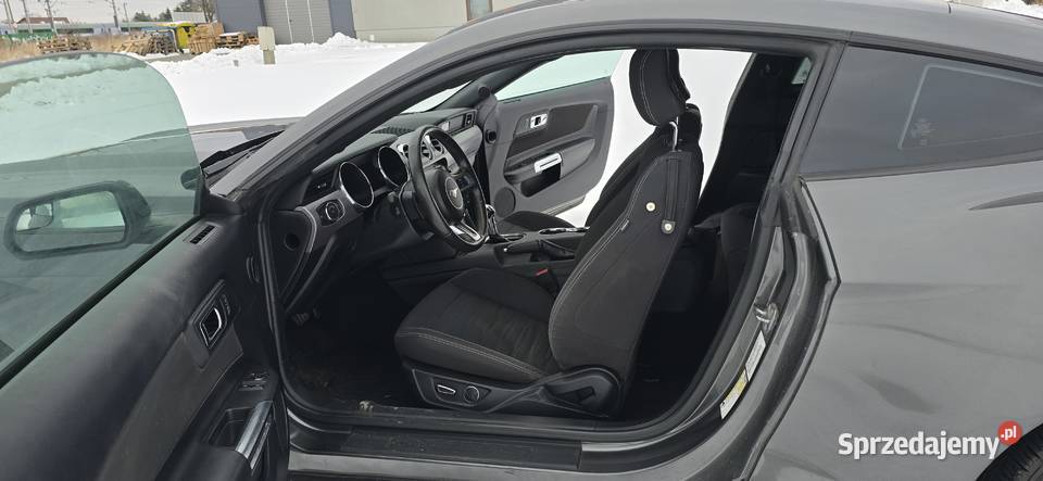 Ford Mustang automat manetki F1 stylizowany na Warszawa