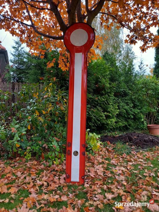 Duży stary semafor kolejowy