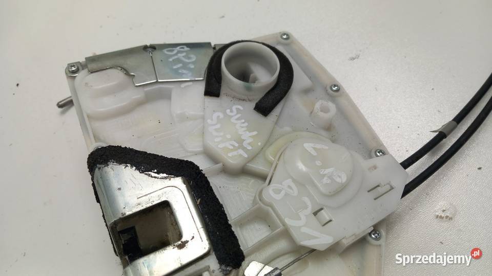 SUZUKI SWIFT MK6 3D ZAMEK DRZWI LEWY 8 PIN osobowe Zbierkowo
