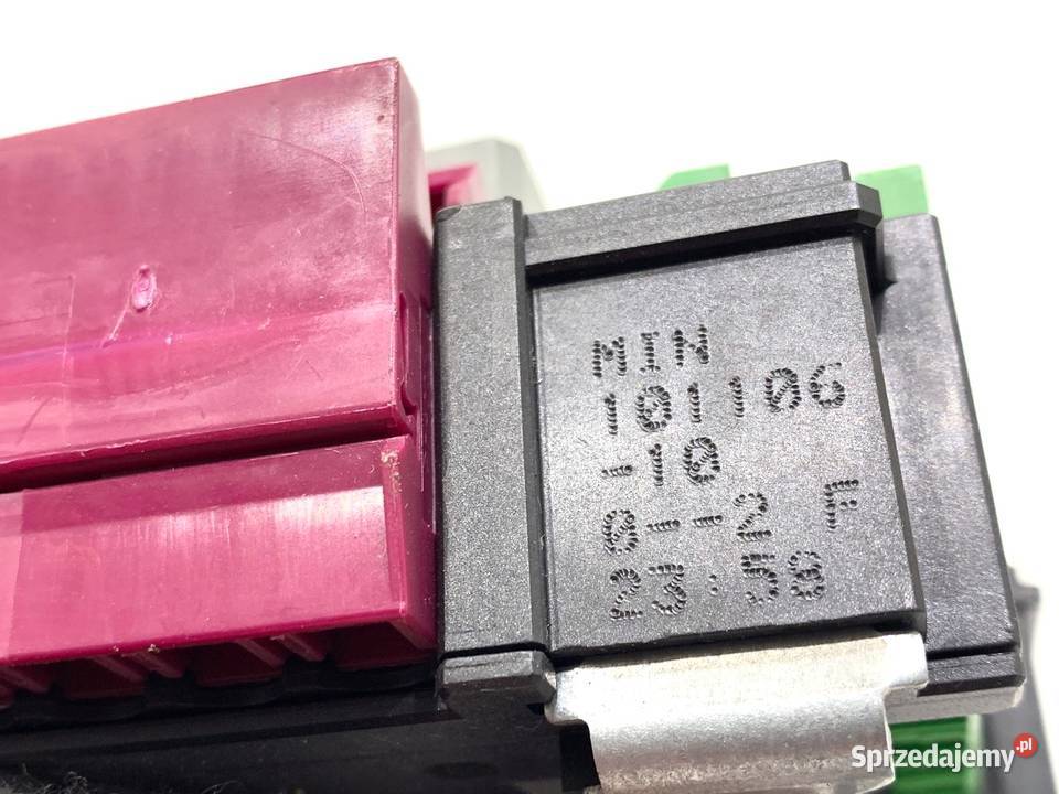 SKRZYNKA BEZPIECZNIKÓW MERCEDES X204 016706581A