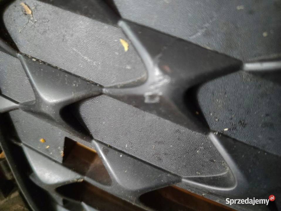 KRATKA ŚRODKOWA GRILL ZDERZAKA PRZÓD HYUNDAI i20 osobowe Zderzaki
