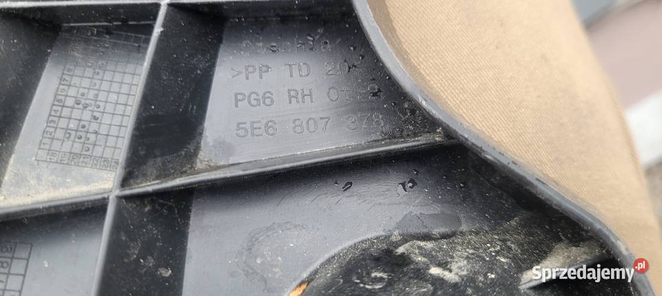 SKODA OCTAVIA IV HB ŚLIZG ZDERZAKA TYŁ PRAWY Ruda Śląska