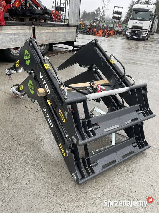 Ładowacz czołowy firmy Agrosped model V700 Sadlinki