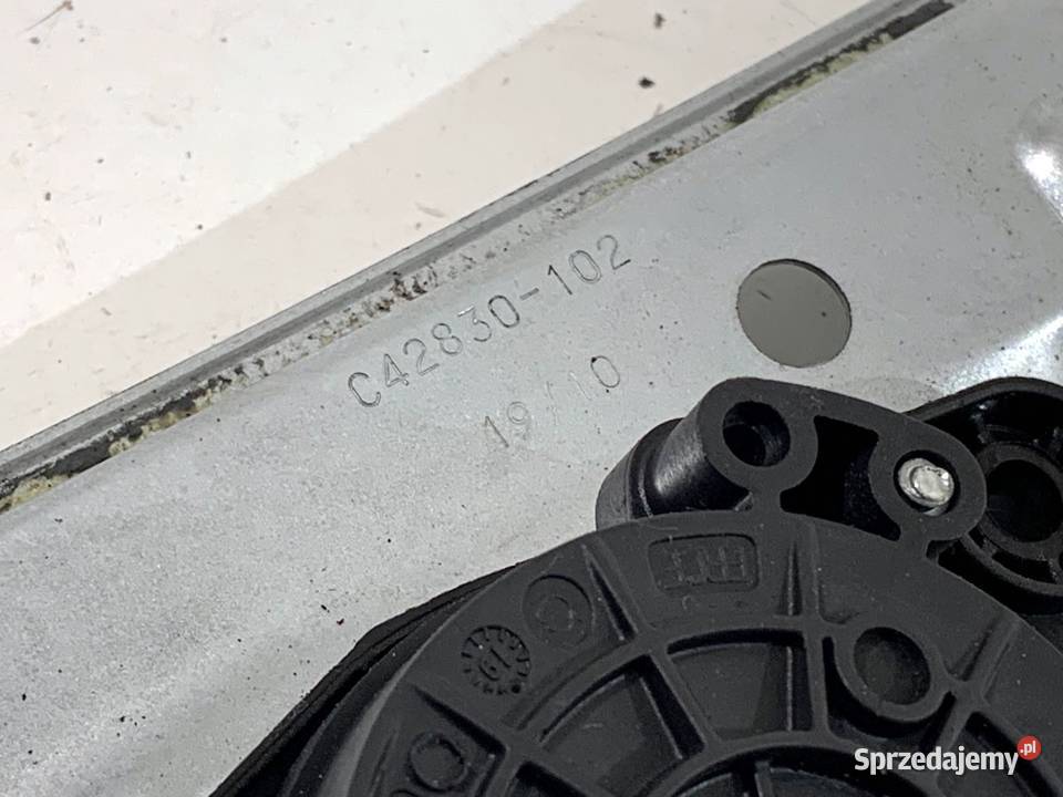 PODNOŚNIK SZYBY PRAWY PRZÓD RENAULT MEGANE IV