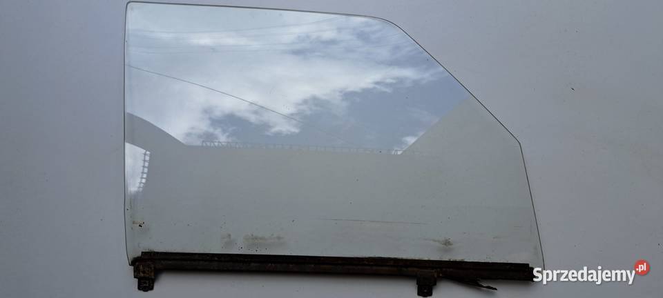 Szyba drzwi przednia prawa Mercedes W123 sedan Luzino