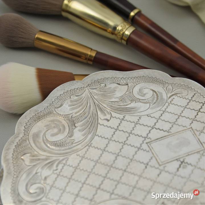 Puderniczka okrągła srebro próby 3 Warszawa Bronisze