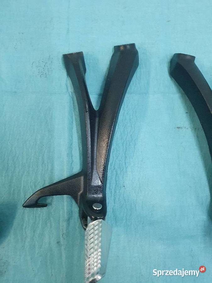 Suzuki GSXS 1000 S F 23R set podnóżek kierowcy Grońsko