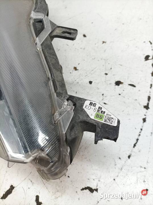 LAMPA PRZÓD PRAWA EU Toyota Yaris IV 2020 sprzedam