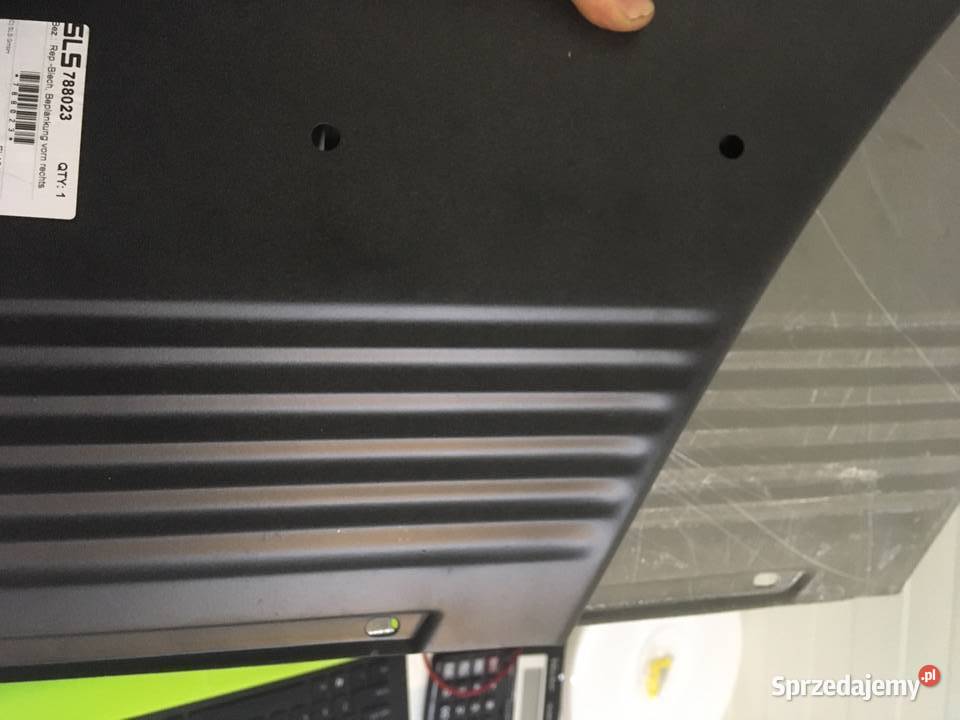 mercedes 107 błotnik ocynk sprzedam