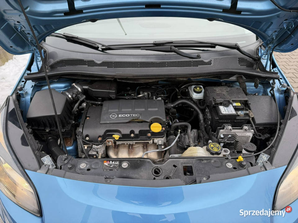 Opel Corsa 14 benzyna 90 ładna świeżo niebieski