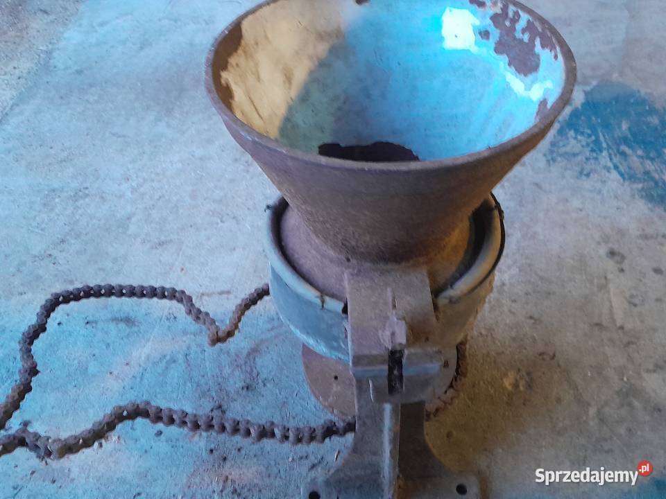 Stary młynek śrutownik zabytek do odswieżenia Dąbrowa Górnicza