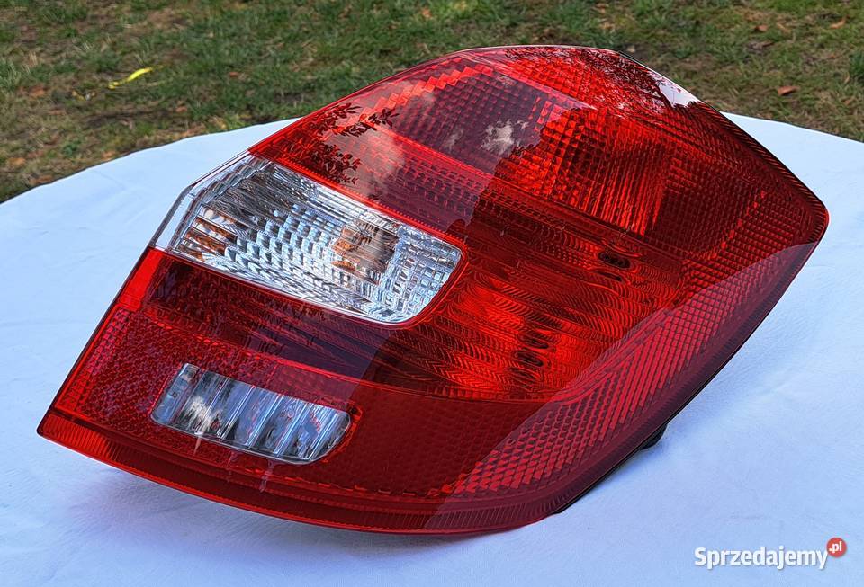 LAMPA PRAWA TYŁ TYLNA SKODA FABIA II LIFT KOMBI Mielęcin