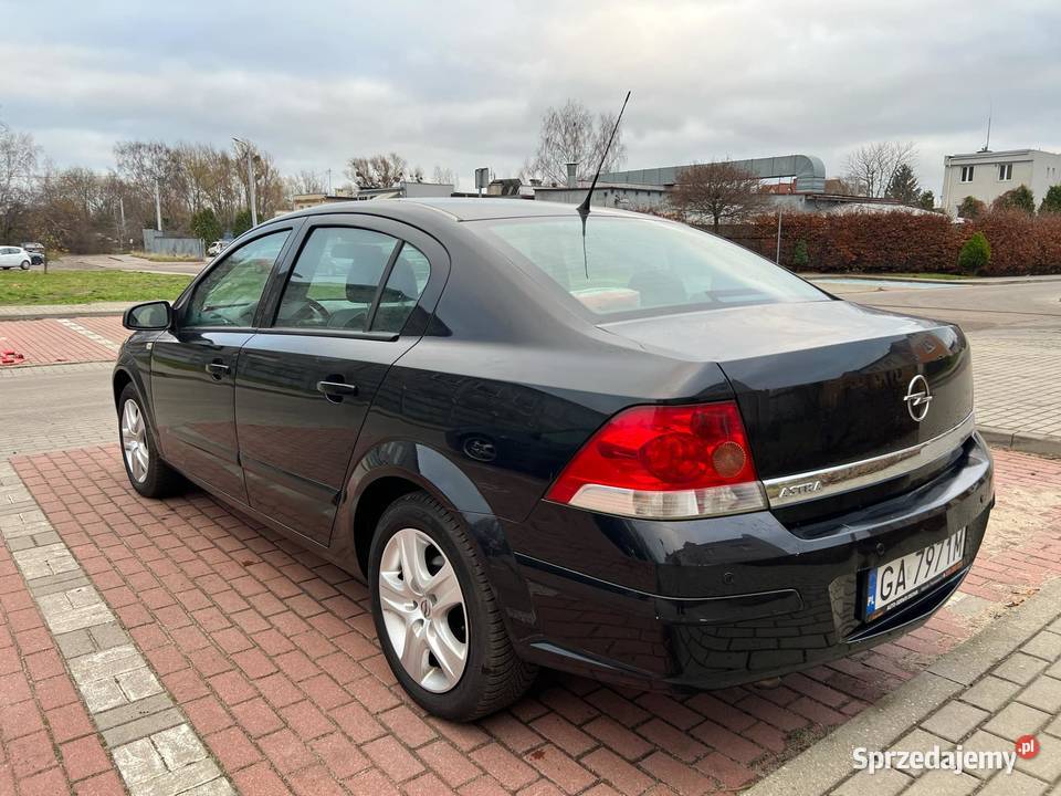 Opel Astra 16 benzyna ładne zadbane auto 2009 światła LED Gdańsk