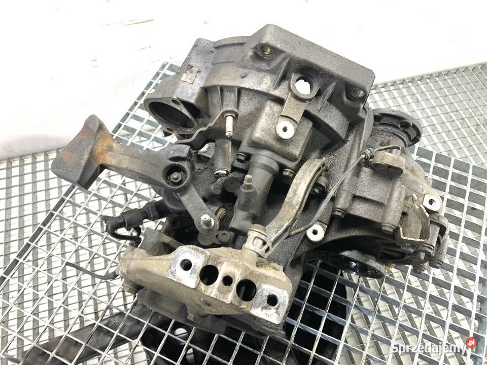 SKRZYNIA BIEGÓW VW GOLF V GQQ 19 105 0310 osobowe sprzedam