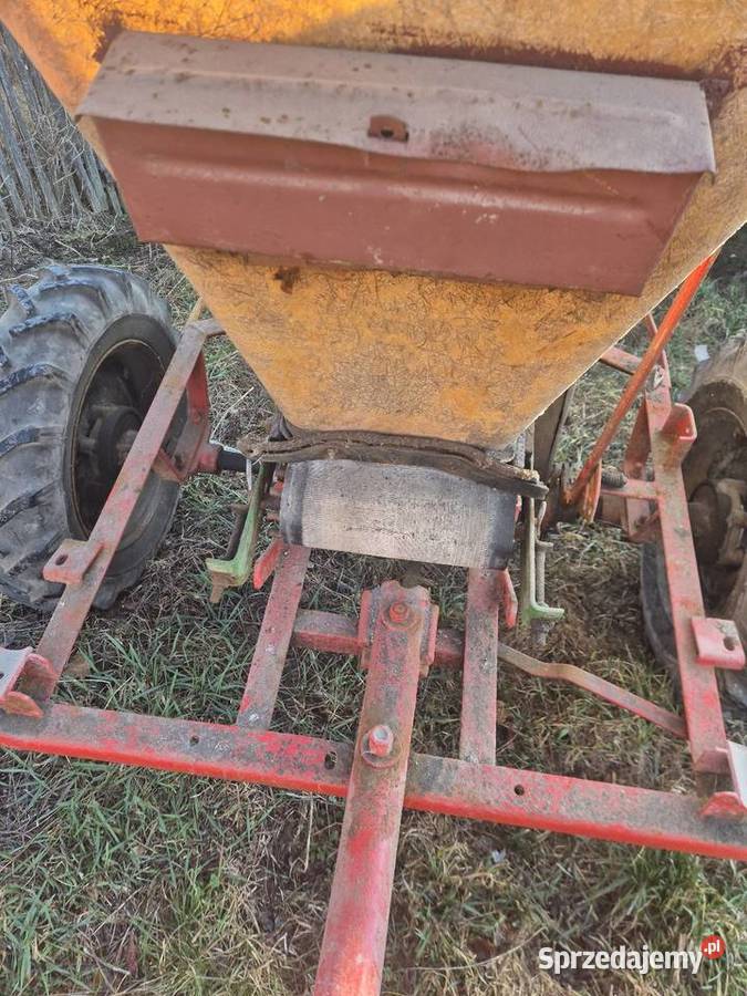 Kos rozsiewacz nawozów nieuszkodzony Wola Dubowska