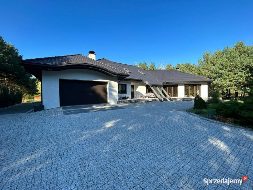 Prestiżowy dom z poddaszem antresolą i kinem Liczba pokoi 6 Łazy sprzedam