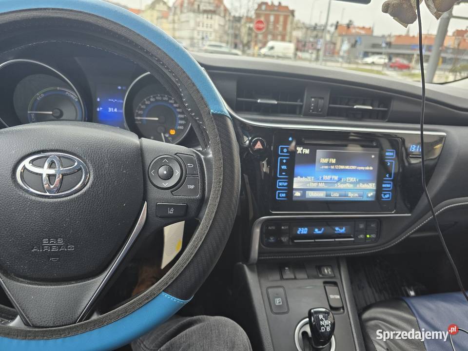 Sprzedam używaną Toyota Auris hybryd Wałbrzych