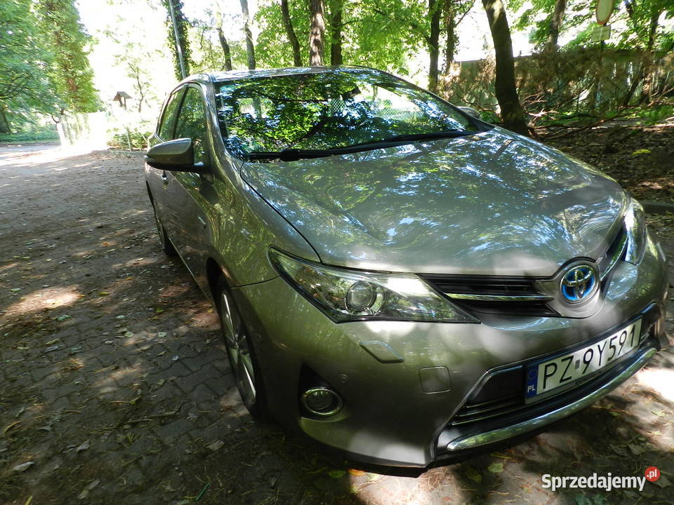 Toyota Auris II HYBRYDA bogato wyposażona PEWNY nieuszkodzony wielkopolskie Puszczykowo sprzedam