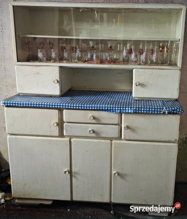 Stary kredens kuchenny