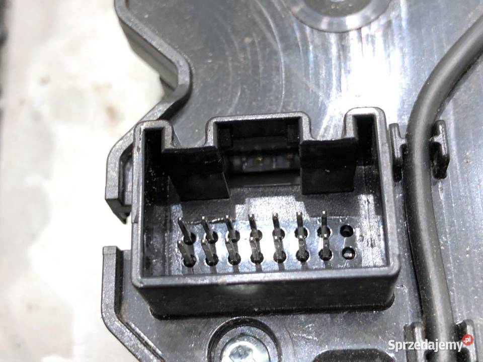 LAMPA SUFITOWA AUDI Q8 5Q0951177 SUV WNĘTRZA