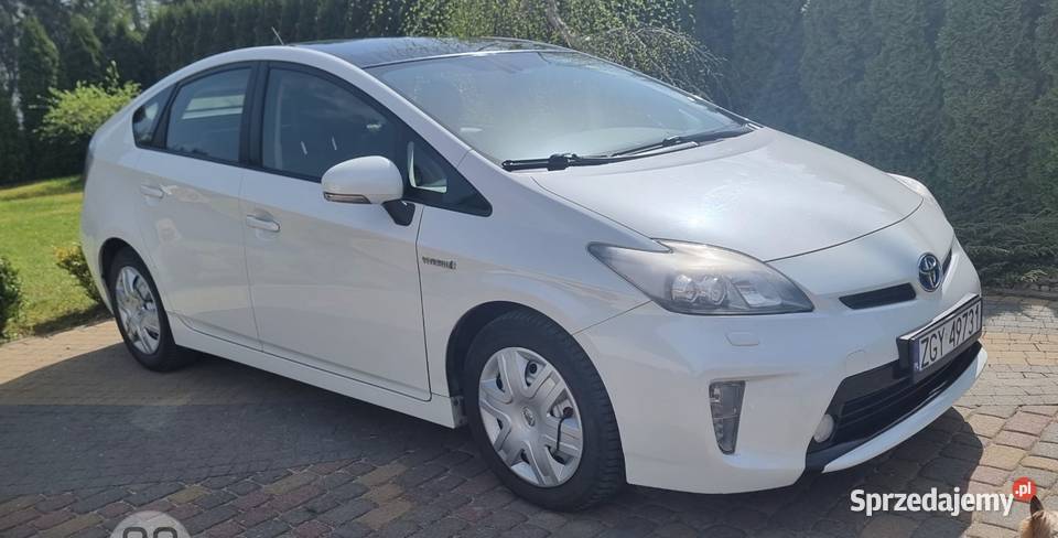 Toyota Prius 2012 18 benzyna hybryda biała perła Toyota Trzebiatów sprzedam