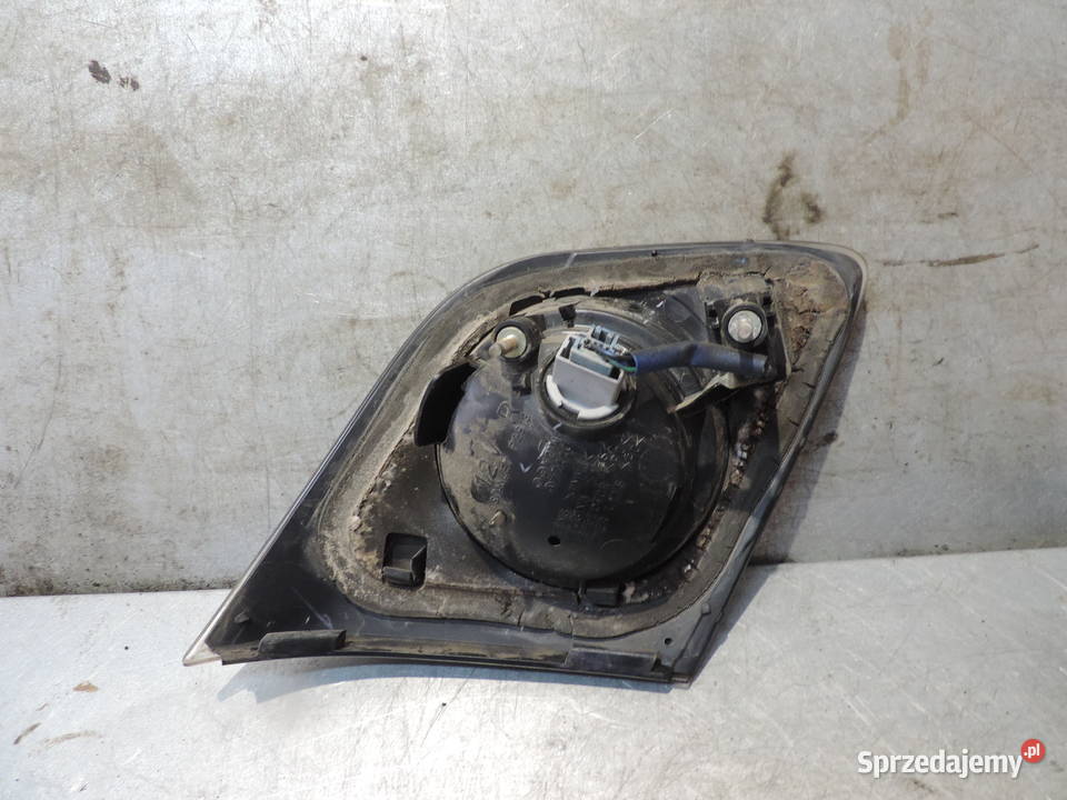 LAMPA PRAWY TYŁ W KLAPE MAZDA 3 I BK HB małopolskie