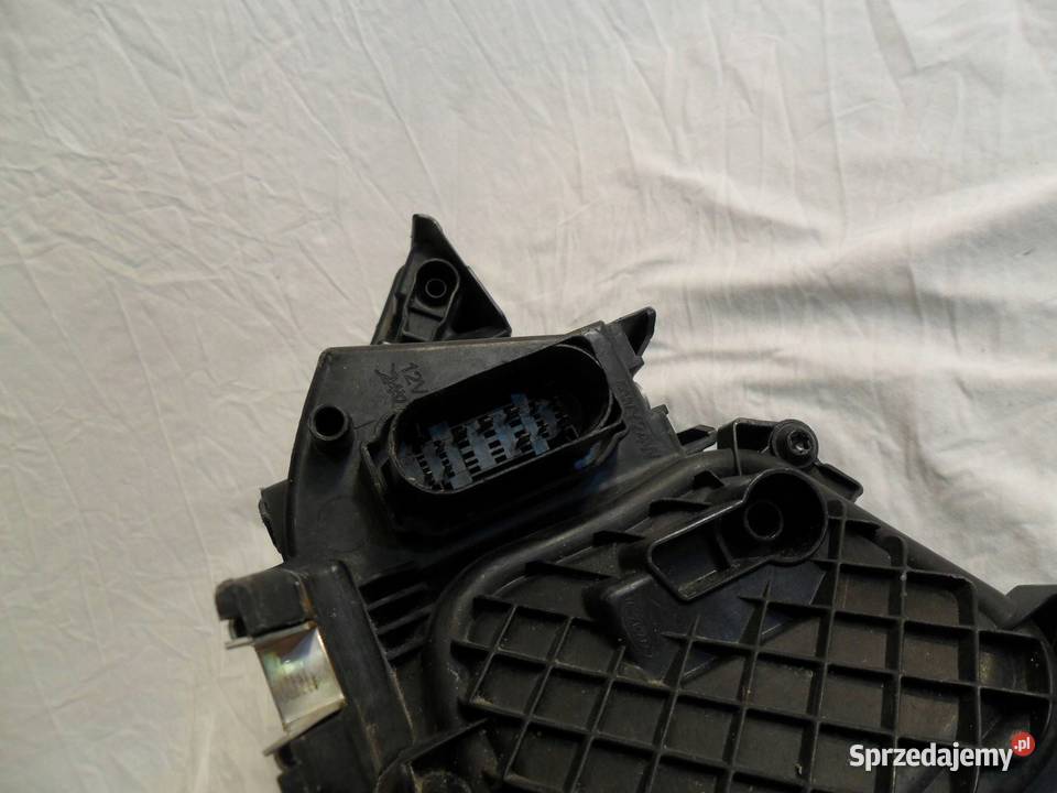 REFLEKTOR PRZÓD STRONA PRAWA AUDI A1 8XA941006 Części samochodowe