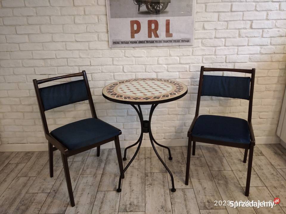 Krzesła PRL po renowacji