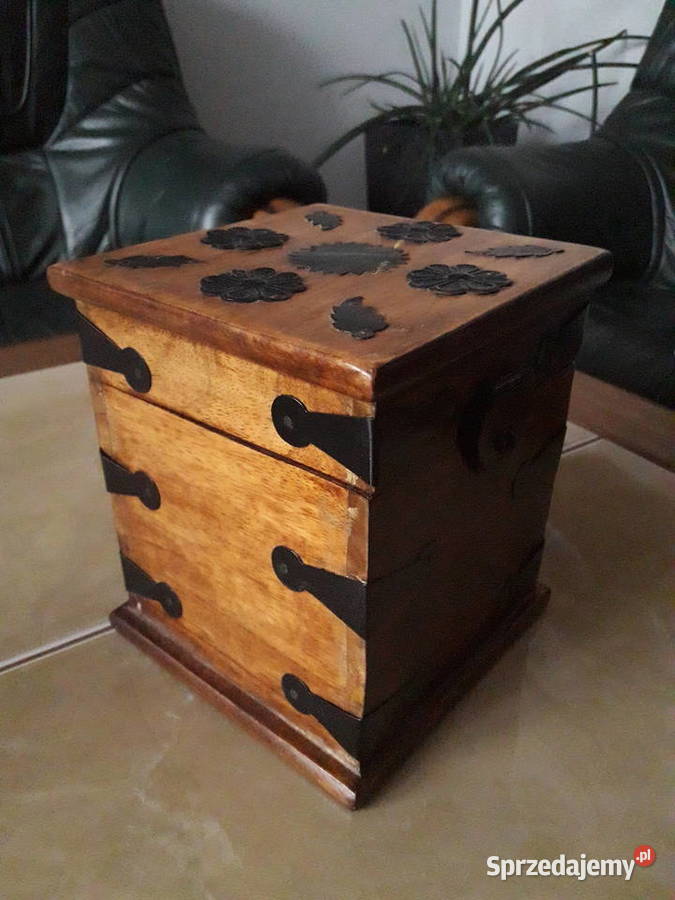 Stara szkatułka skrzynka na drobiazgi Anglia Janów Lubelski