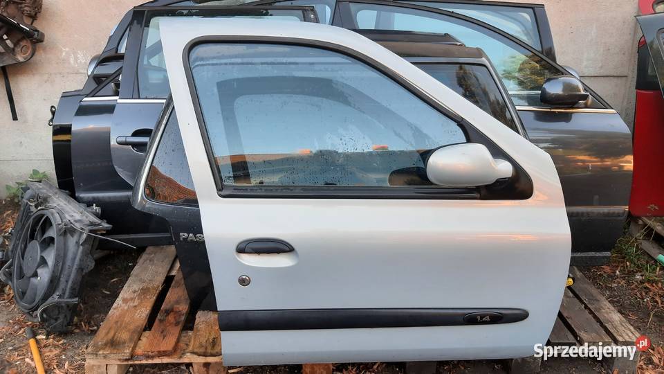 drzwi prawe przednie Renault Clio II lift Thalia osobowe Dębno