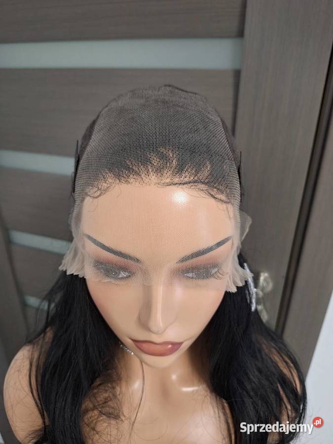 Czarna falowana długa peruka koronkowa Malbork