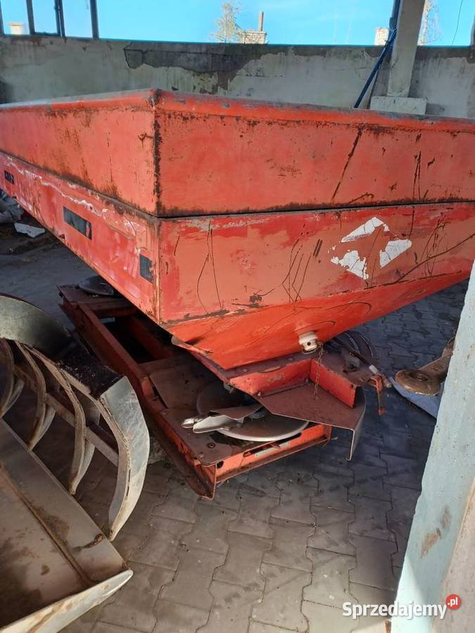 Rozsiewacz nawozu KHUN Mroczno