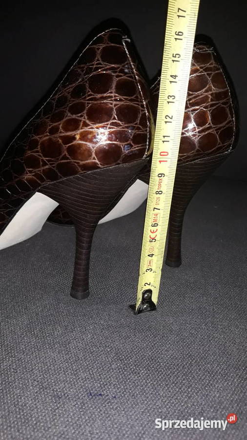 Brązowe szpilki Nisko