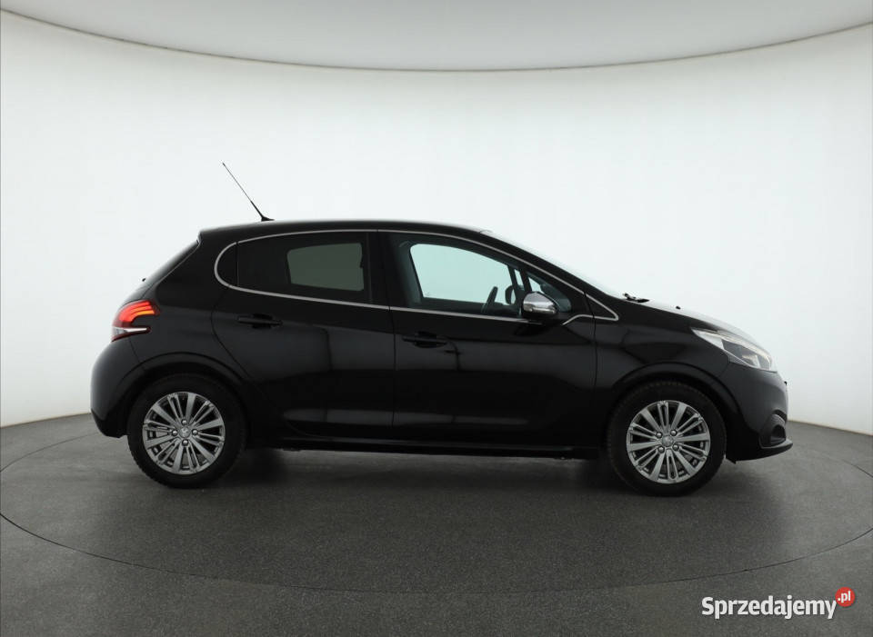 Peugeot 208 12 PureTech 69644km Piaseczno