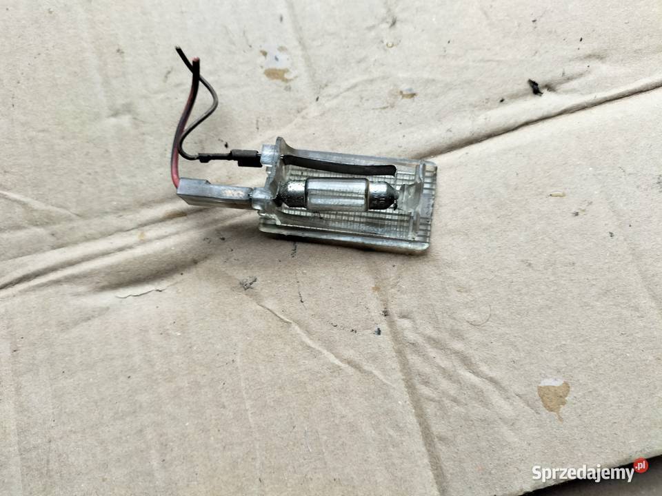 AUDI 80 B4 80B4 SEDAN LAMPKA BAGAŻNIKA osobowe Pozostałe lubelskie Kamień-Kolonia