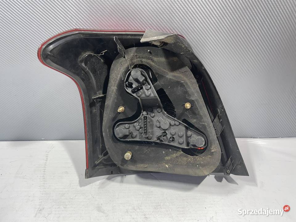 TOYOTA AVENSIS T25 HB PRAWA LAMPA TYŁ Ostroróg