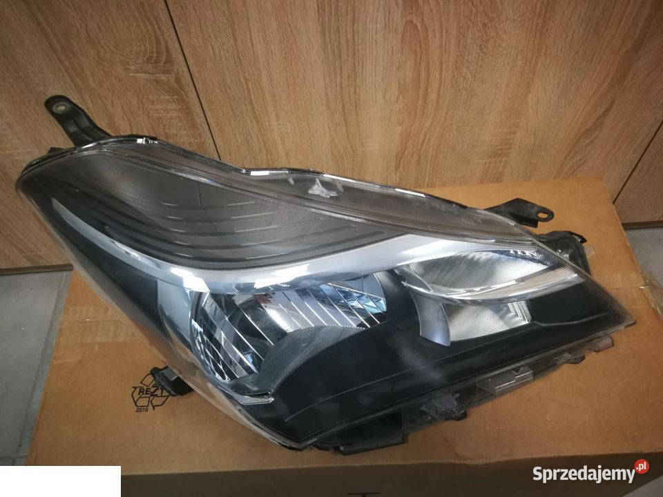 Toyota Yaris III lift reflektor przód prawy lubelskie