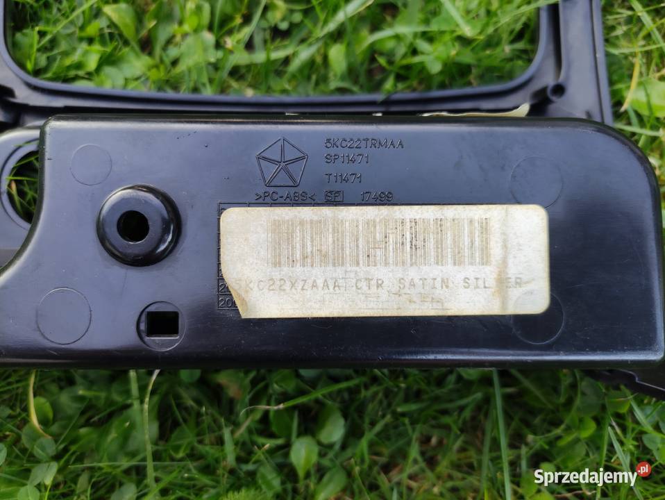 JEEP CHEROKEE LIBERTY KJ ramka osłona maskownica Chwaszczyno