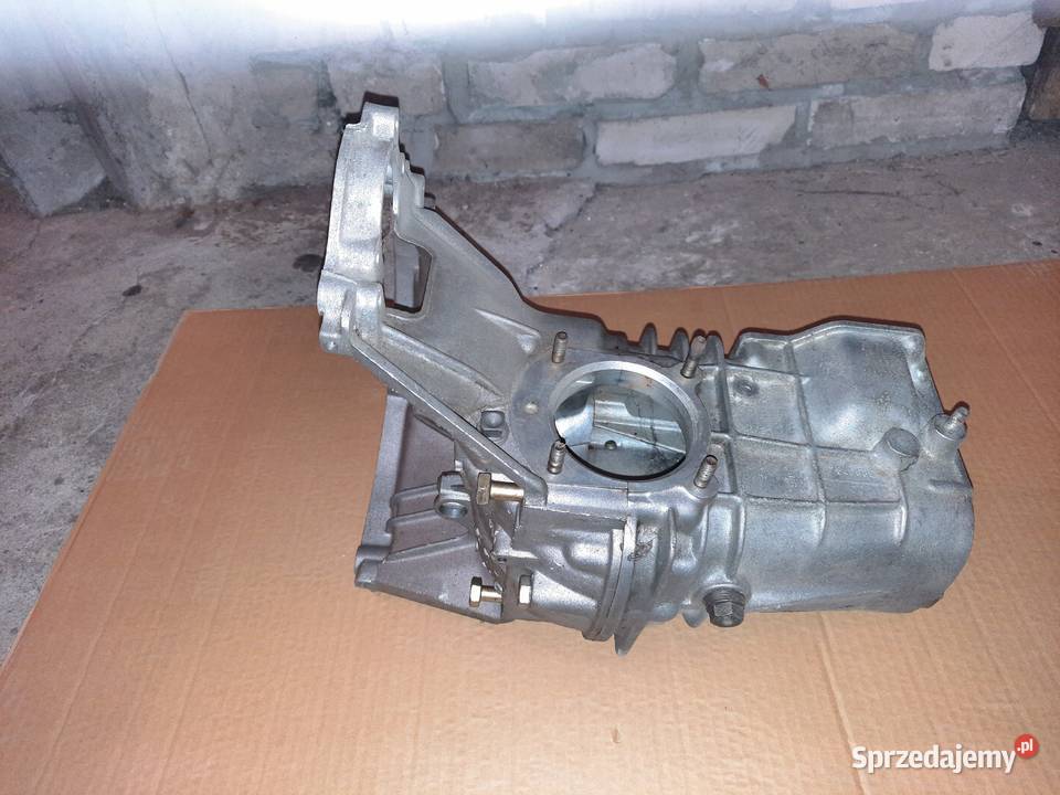 obudowa skrzyni biegów Fiat 126p nowa Motoryzacja Warszawa