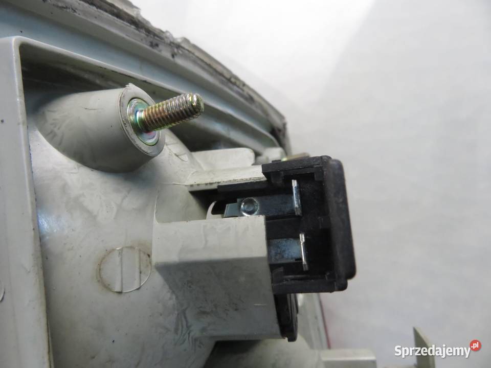 LAMPA LEWA TYLNA KLAPA AUDI 80 B4