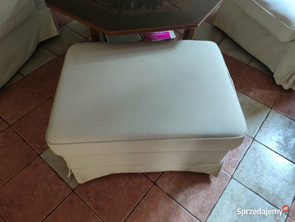 Sofa z fotelami i pufą Kobyłka sprzedam