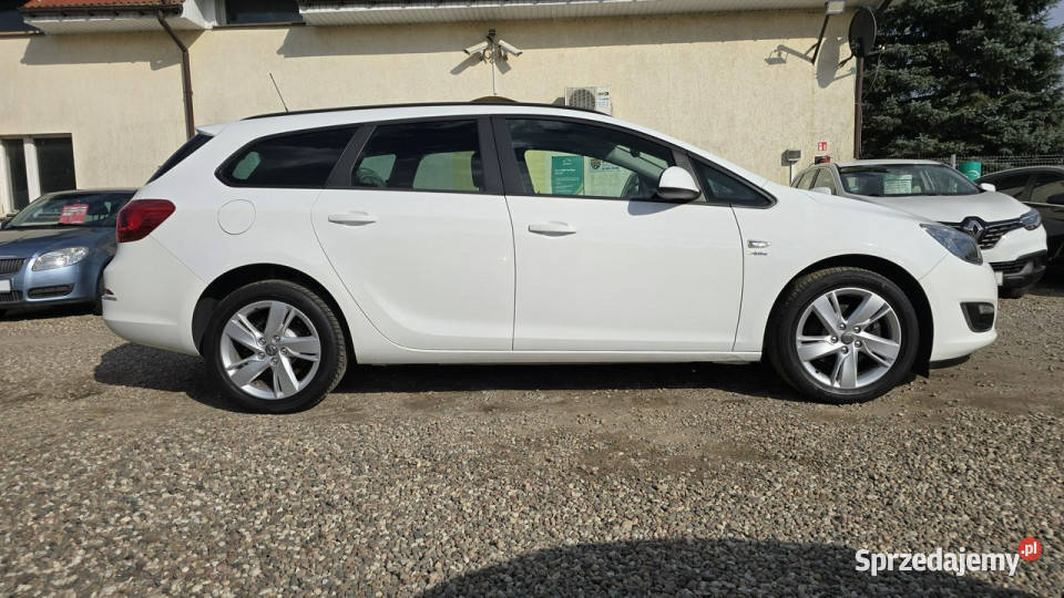 Opel Astra Opel Astra Active szyberdach PDC Rok produkcji 2013 Zieleniewo