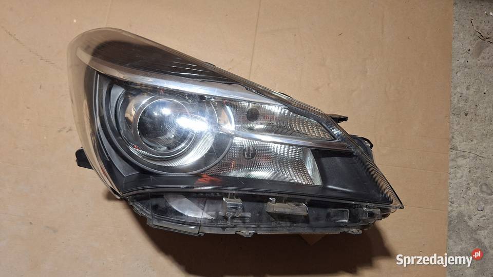 Lampa prawa przód Toyota Yaris III 3 Lift Brzesko