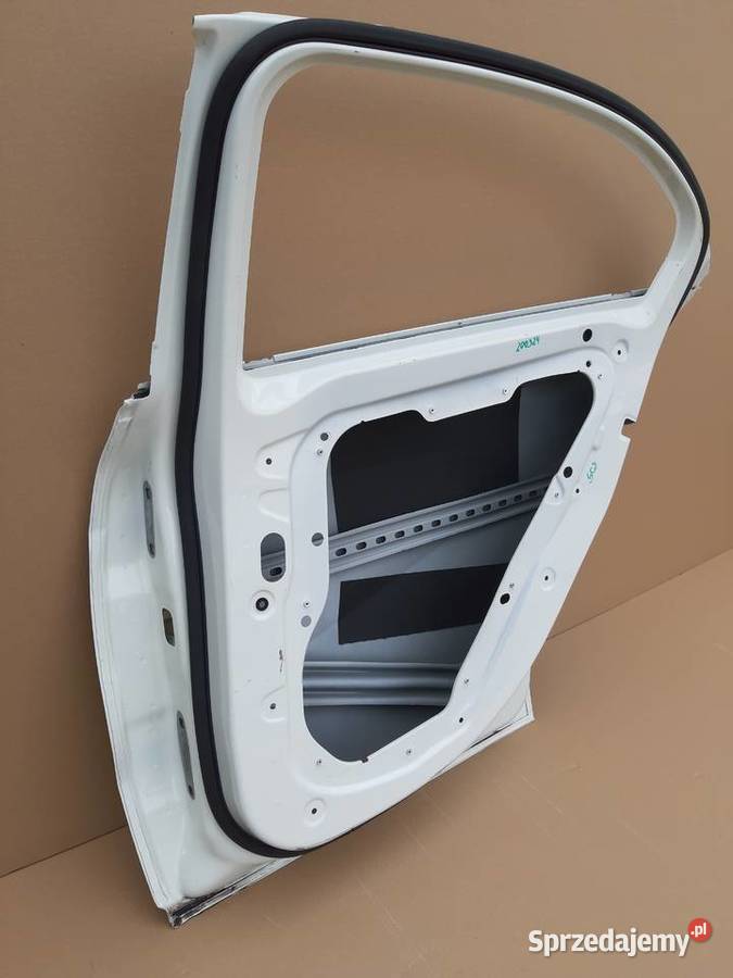 MERCEDES AKLASA W176 DRZWI PRAWY TYŁ PRAWE TYLNE Karoseria Bieleń