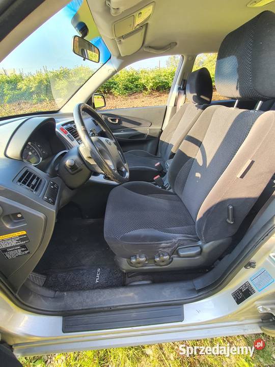 Hyundai Tucson 20 CRDi 140 2007zadbany SUV z srebrny Woźniki