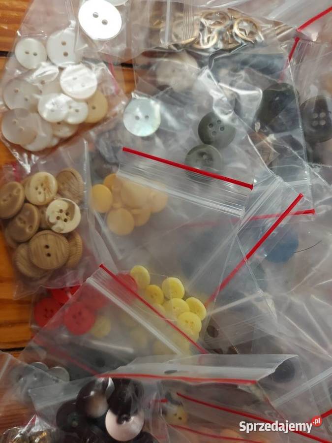 Mix różnokolorowych guzikow Biznes i Przemysł Toruń